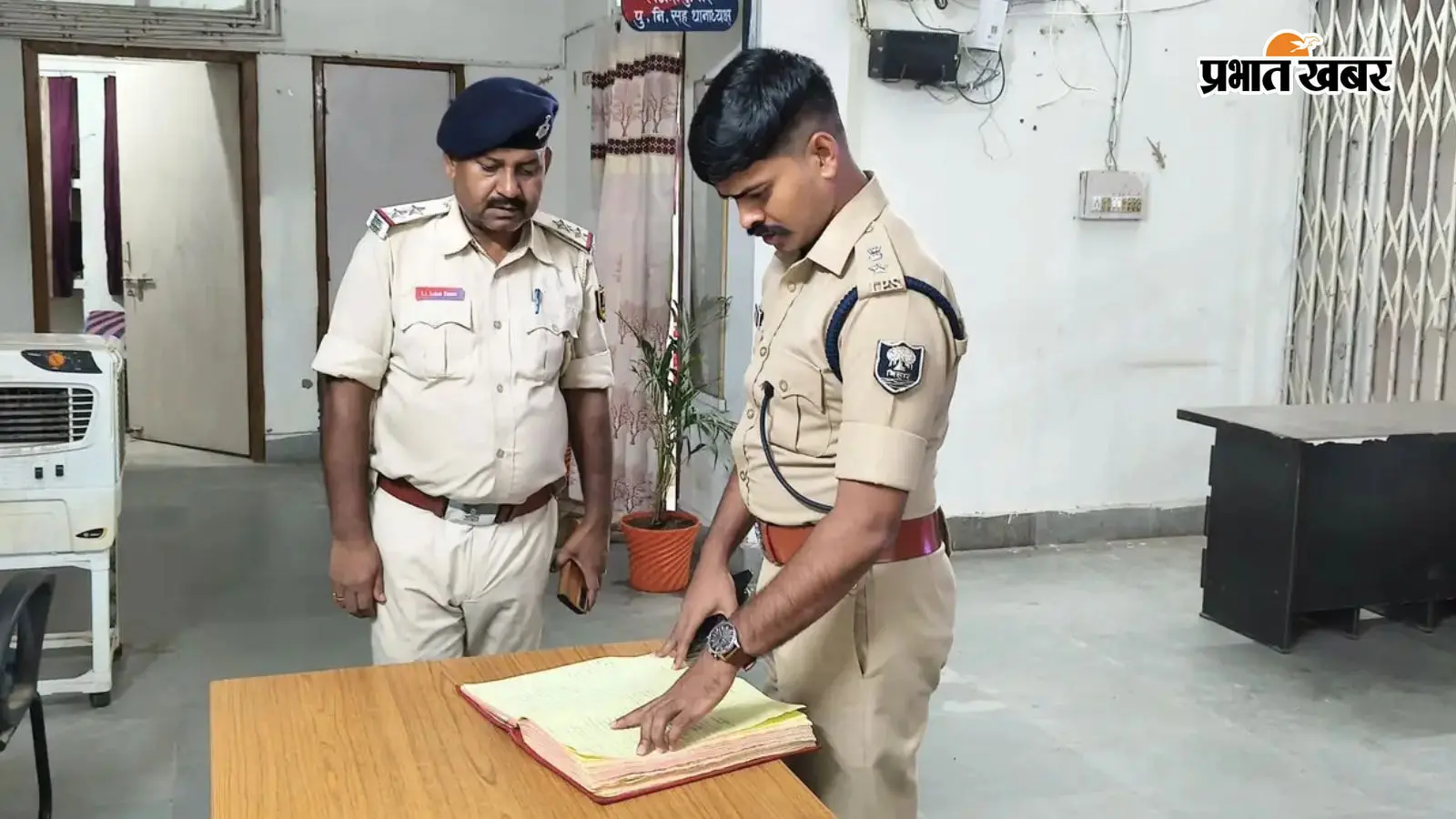 मखदुमपुर एवं साइबर थाना का निरीक्षण करते एसपी कोटा किरण कुमार मखदुमपुर एवं साइबर थाना का निरीक्षण करते एसपी कोटा किरण कुमार