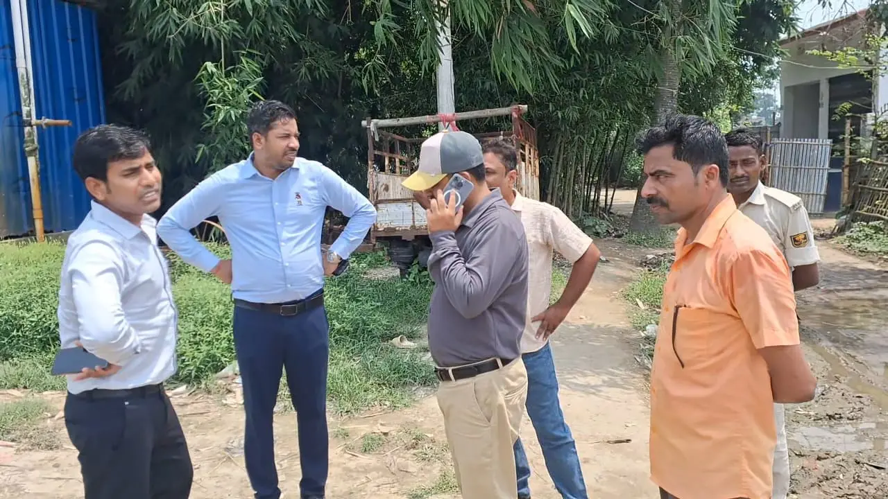 फोटो : तैयारियों का निरीक्षण करते एसडीएम आलोक राय | Prabhat Khabar Network फोटो : तैयारियों का निरीक्षण करते एसडीएम आलोक राय | Prabhat Khabar Network