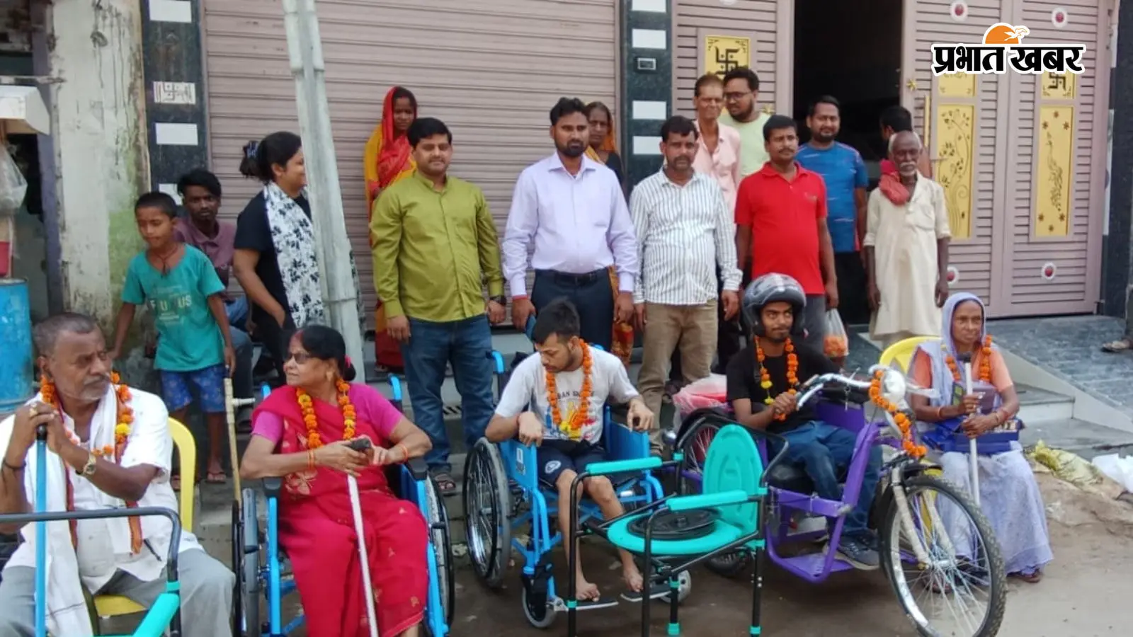 व्हीलचेयर और ट्राई साइकिल के साथ लाभुक व्हीलचेयर और ट्राई साइकिल के साथ लाभुक