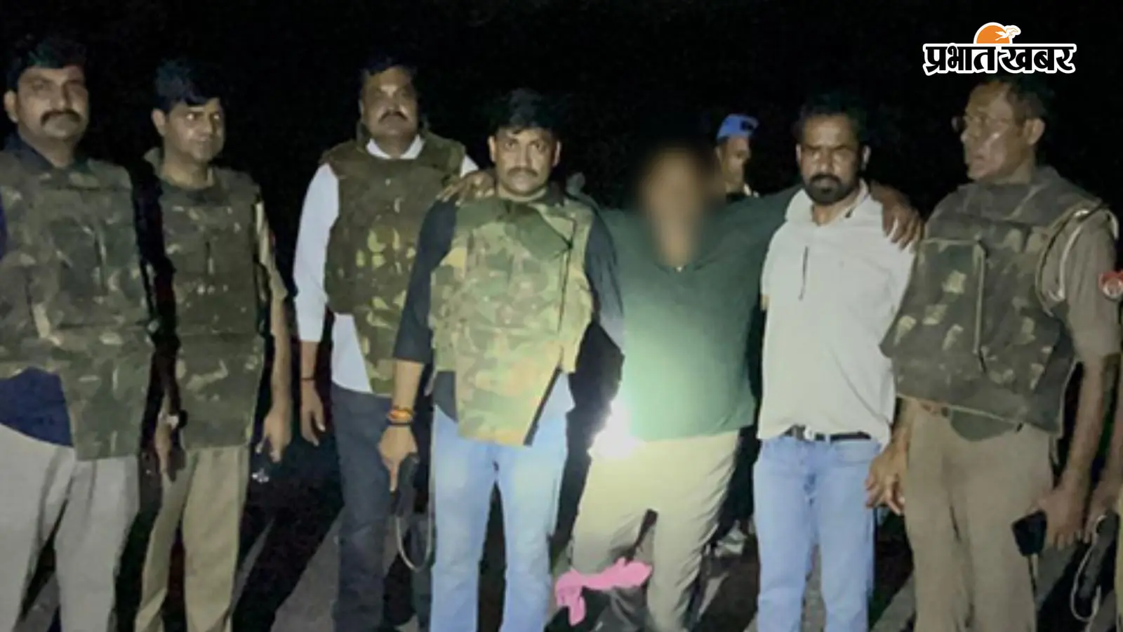 झांसी पुलिस के एनकाउंटर में एक घायल ( क्रेडिट सोशल मीडिया) झांसी पुलिस के एनकाउंटर में एक घायल ( क्रेडिट सोशल मीडिया)