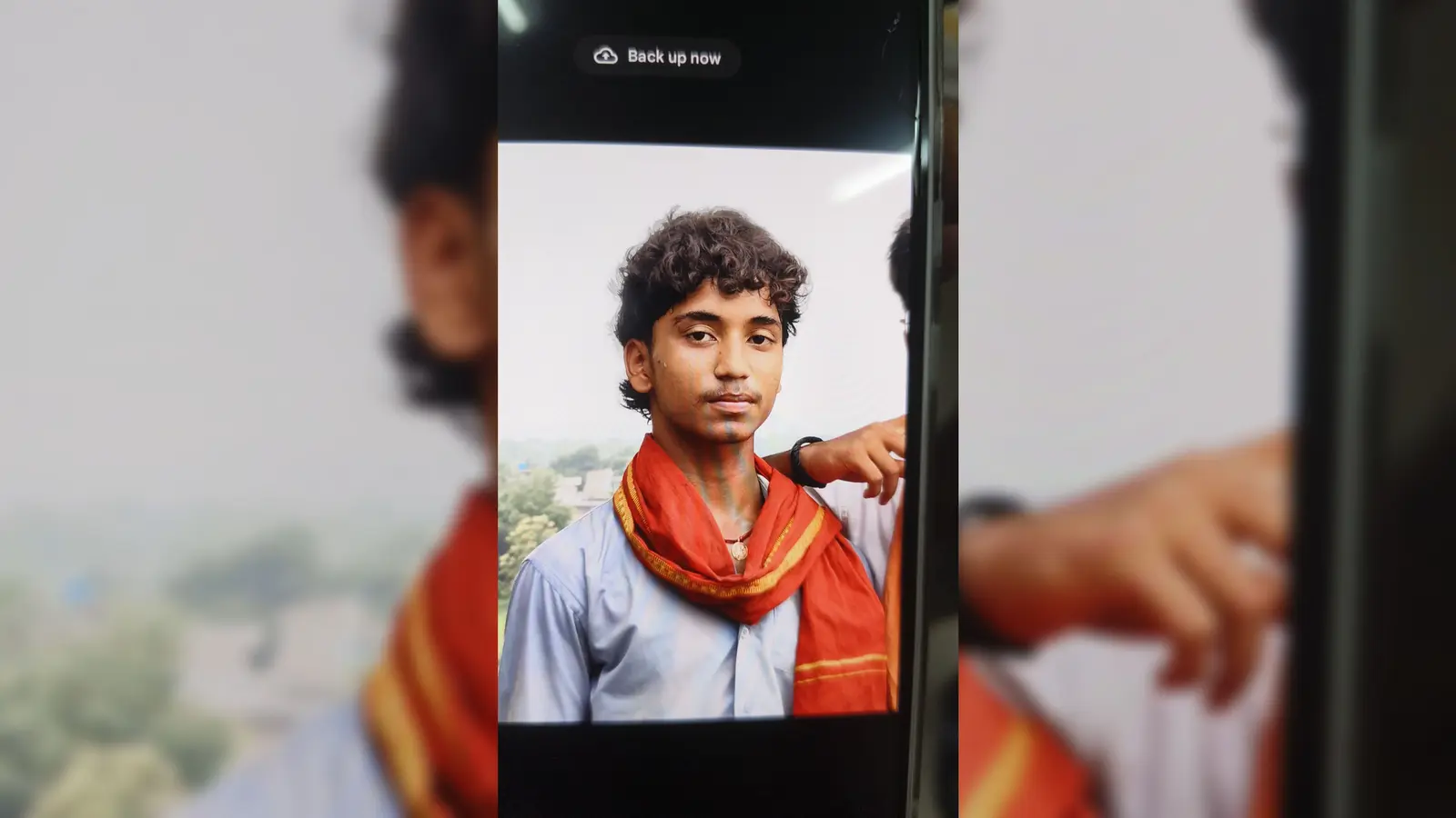 फोटो फाइल फोटो मृतक केशव फोटो हादसे के बाद हवेली खड़गपुर झील के मुख्य फाटक के समीप लोगों की उमड़ी भीड | Prabhat Khabar Network फोटो फाइल फोटो मृतक केशव फोटो हादसे के बाद हवेली खड़गपुर झील के मुख्य फाटक के समीप लोगों की उमड़ी भीड | Prabhat Khabar Network