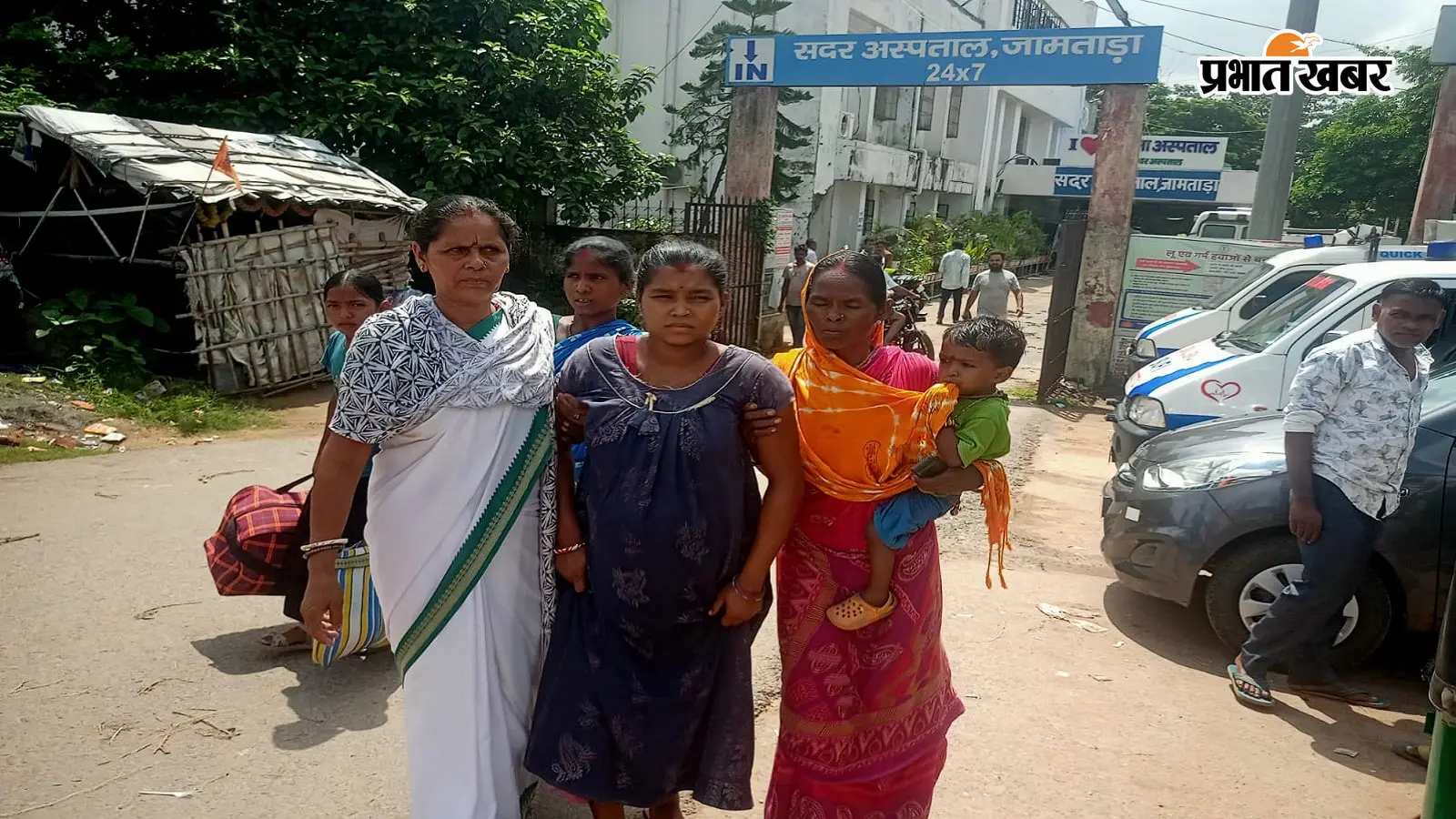 डॉक्टरों की हड़ताल की जामताड़ा के सदर अस्पताल परिसर से वापस लौटती गर्भवती महिला. फोटो: प्रभात खबर डॉक्टरों की हड़ताल की जामताड़ा के सदर अस्पताल परिसर से वापस लौटती गर्भवती महिला. फोटो: प्रभात खबर