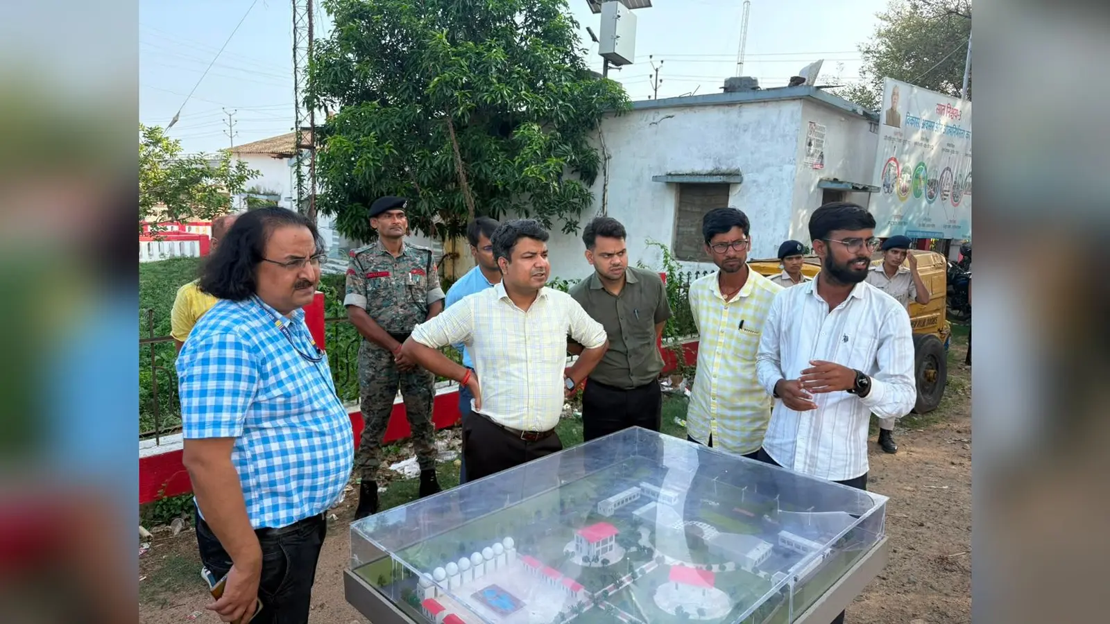 इंद्रपुरी बराज के समीप निर्माणाधीन डेहरी हाट के कार्य का निरीक्षण करते डीएम | Prabhat Khabar Network इंद्रपुरी बराज के समीप निर्माणाधीन डेहरी हाट के कार्य का निरीक्षण करते डीएम | Prabhat Khabar Network