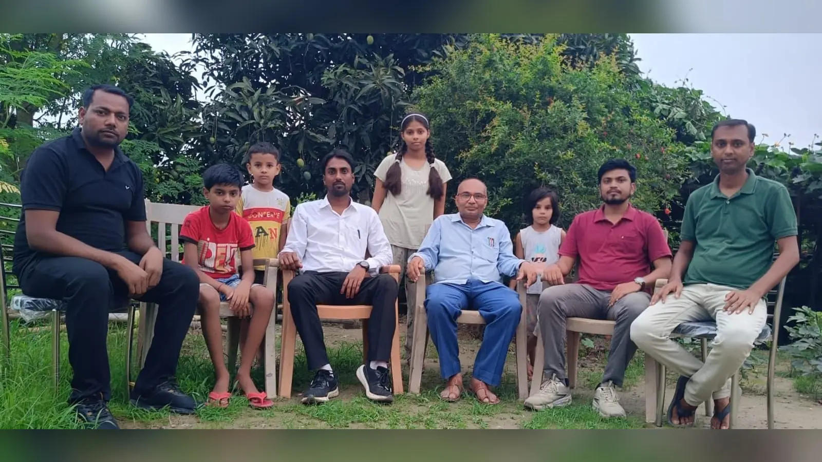 फोटो-1 कार्यक्रम में मौजूद साहित्यकार व बच्चे. | Prabhat Khabar Network फोटो-1 कार्यक्रम में मौजूद साहित्यकार व बच्चे. | Prabhat Khabar Network