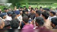 औरंगाबाद में सड़क हादसे में युवक की मौत के बाद फूटा गुस्सा, मुआवजा और नौकरी की मांग को लेकर सड़क जाम