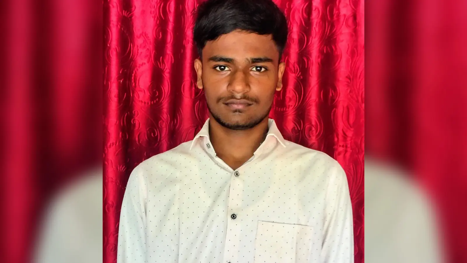 आकाश ने नीट परीक्षा में लहराया परचम, खुशी का माहौल | Prabhat Khabar Network आकाश ने नीट परीक्षा में लहराया परचम, खुशी का माहौल | Prabhat Khabar Network