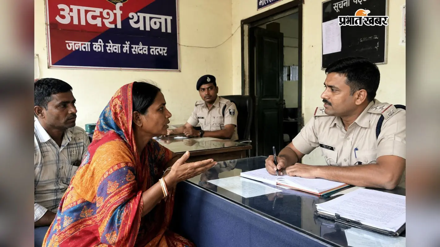 थाने में शिकायत करती मंहिला की सांकेतिक तस्वीर. थाने में शिकायत करती मंहिला की सांकेतिक तस्वीर.