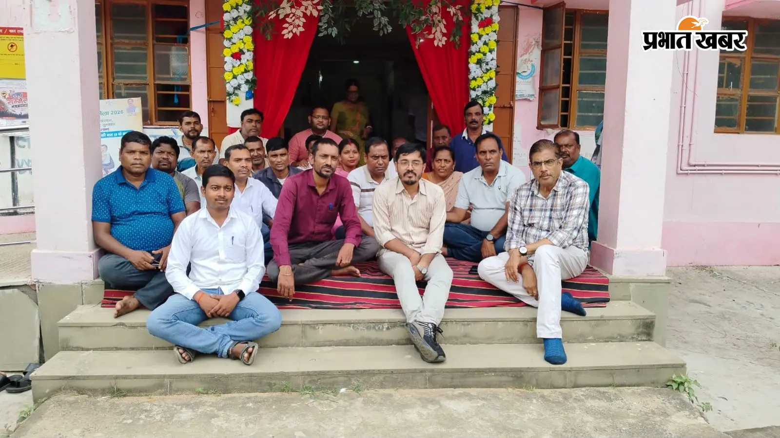 जामताड़ा में प्रदर्शन करते डॉक्टर्स जामताड़ा में प्रदर्शन करते डॉक्टर्स