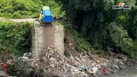 जिस नदी किनारे होती है छठ पूजा, वहीं डंप हो रहा था शहर का कचरा; ग्रामीणों के विरोध के बाद लगी रोक