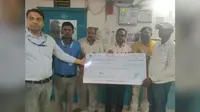 सिर्फ 436 रुपये के प्रीमियम वाली योजना से 9 परिवारों को मिली राहत, SBI ने बांटे 2-2 लाख के चेक