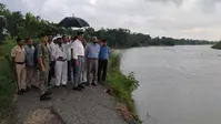 पिछले साल नदी में समा गई थी सड़क, अब फिर उसी जगह कटाव तेज; जटवा-जनेरवा का संपर्क टूटने का डर