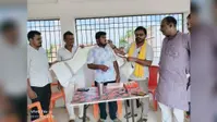 बेगूसराय: बखरी में सहायक डाकपाल के पुत्र नीतीश ने क्रैक की नीट परीक्षा, डाक विभाग के कर्मियों ने अंगवस्त्र देकर किया सम्मानित
