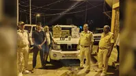 नवादा: अवैध विदेशी शराब व बीयर के साथ तीन तस्कर गिरफ्तार, दो लक्जरी वाहन जब्त