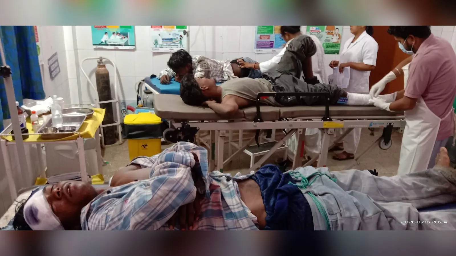 अस्पताल में इलाजरत घायल. | Prabhat Khabar Network अस्पताल में इलाजरत घायल. | Prabhat Khabar Network