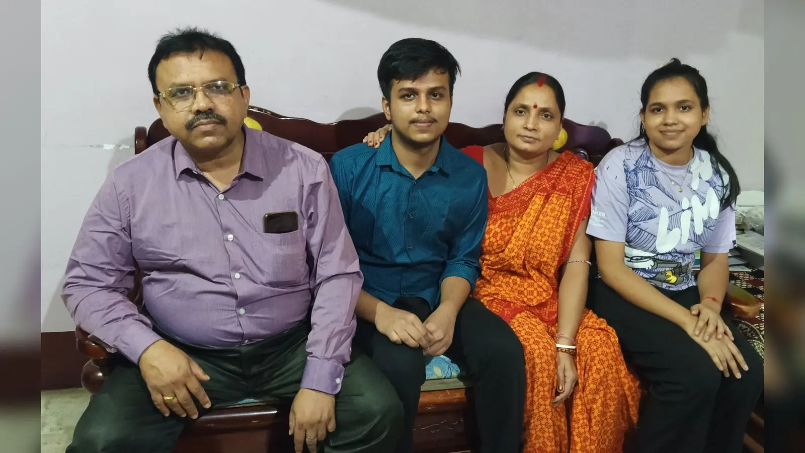 17जी 4-परिवार के साथ आनंद झा | Prabhat Khabar Network 17जी 4-परिवार के साथ आनंद झा | Prabhat Khabar Network