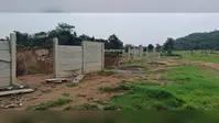 क्रशर प्लांट द्वारा पत्थर उत्खनन से डेढ़ सौ फीट गहरा बना गड्डा, दुर्घटना को कर रहा है आमंत्रित