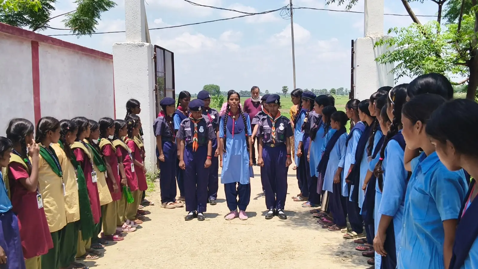 स्काउट एवं गाइड के प्रशिक्षण कार्यक्रम में भाग लेती छात्राएं. | Prabhat Khabar Network स्काउट एवं गाइड के प्रशिक्षण कार्यक्रम में भाग लेती छात्राएं. | Prabhat Khabar Network