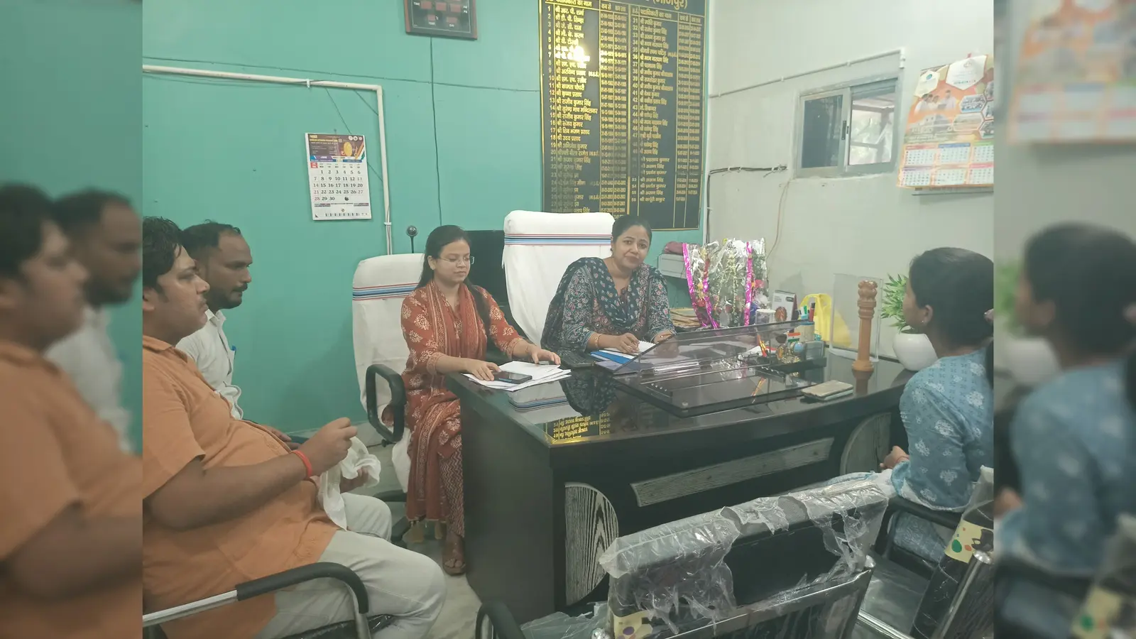 समीक्षात्मक बैठक करते बीडीओ | Prabhat Khabar Network समीक्षात्मक बैठक करते बीडीओ | Prabhat Khabar Network