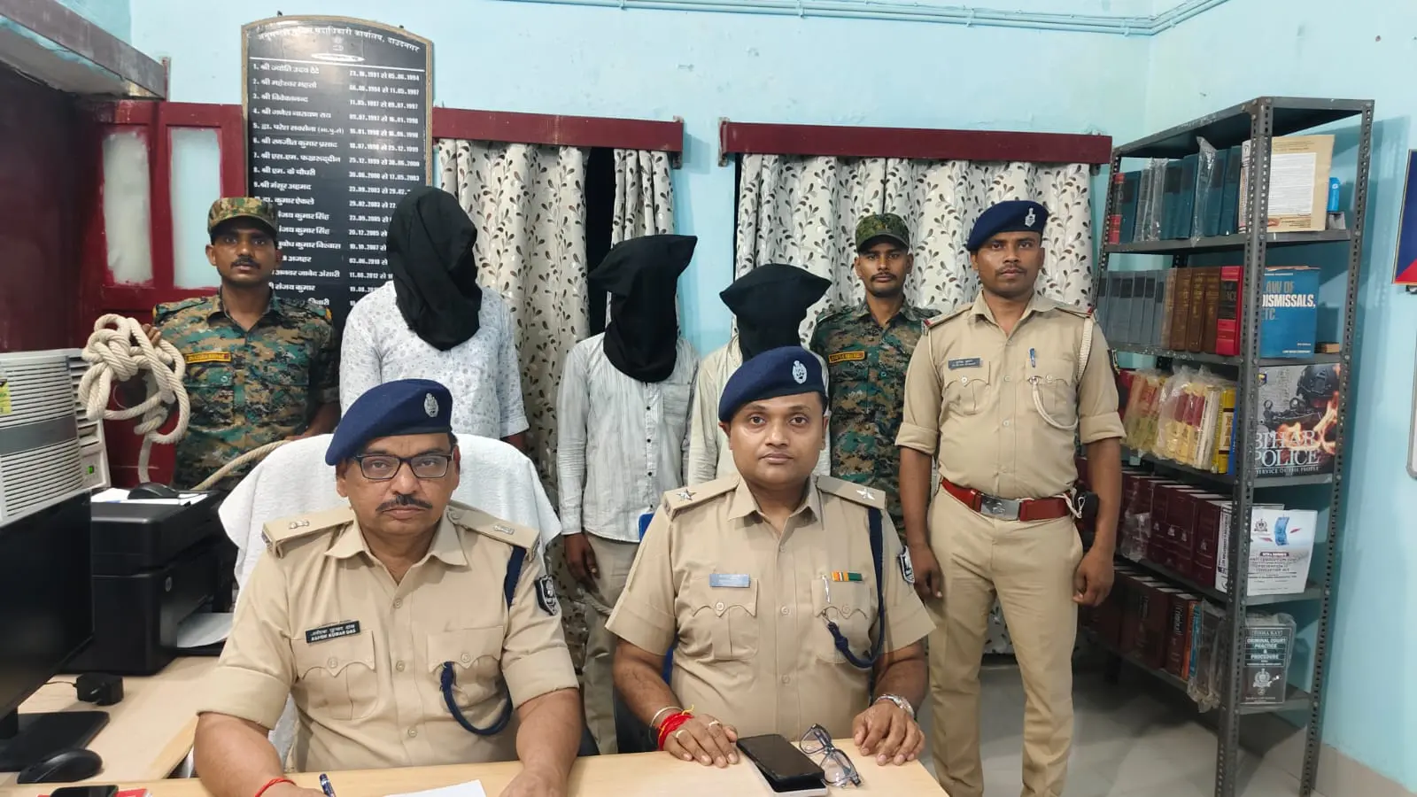 जानकारी देते एसडीपीओ अशोक कुमार दास | Prabhat Khabar Network जानकारी देते एसडीपीओ अशोक कुमार दास | Prabhat Khabar Network