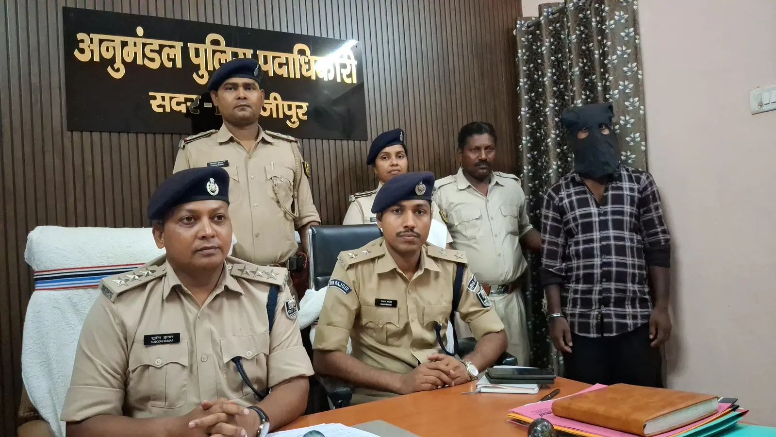 सदर एसडीपीओ जानकारी देते हुए | Prabhat Khabar Network सदर एसडीपीओ जानकारी देते हुए | Prabhat Khabar Network