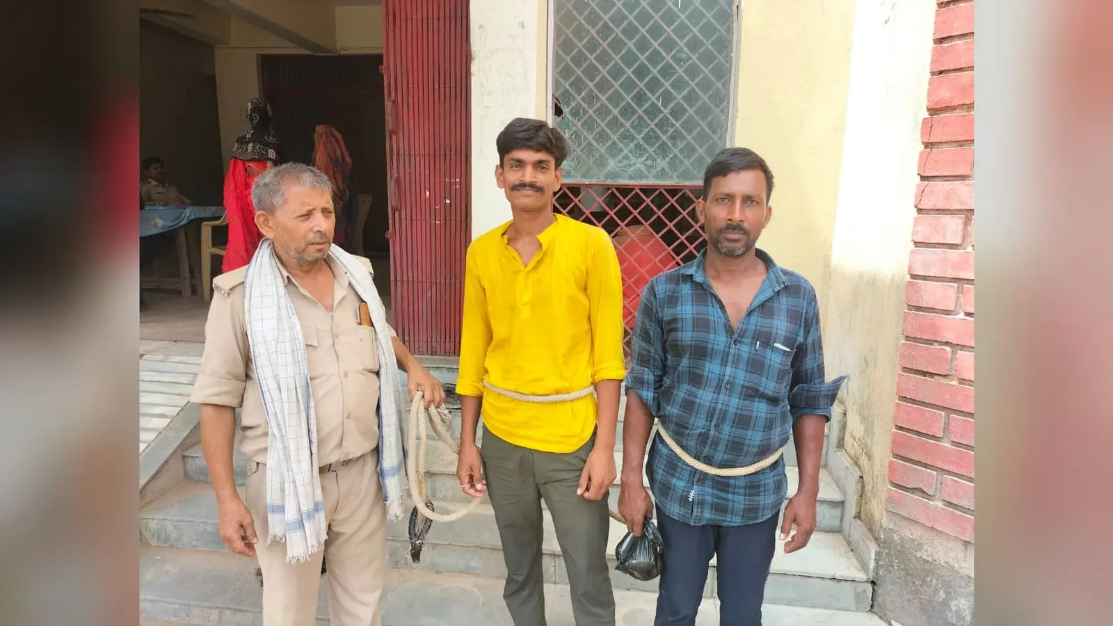 चैनपुर बाजार से गिरफ्तार वारंटी | Prabhat Khabar Network चैनपुर बाजार से गिरफ्तार वारंटी | Prabhat Khabar Network