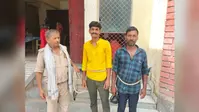 कैमूर में कुर्की वारंट लेकर पहुंची पुलिस, घर पर मिले दो फरार आरोपी, तुरंत हुए गिरफ्तार