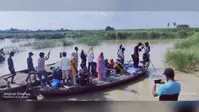 जलस्तर घटने के बाद भी बाढ़ का संकट बरकरार, नाव के सहारे आवागमन को मजबूर लोग