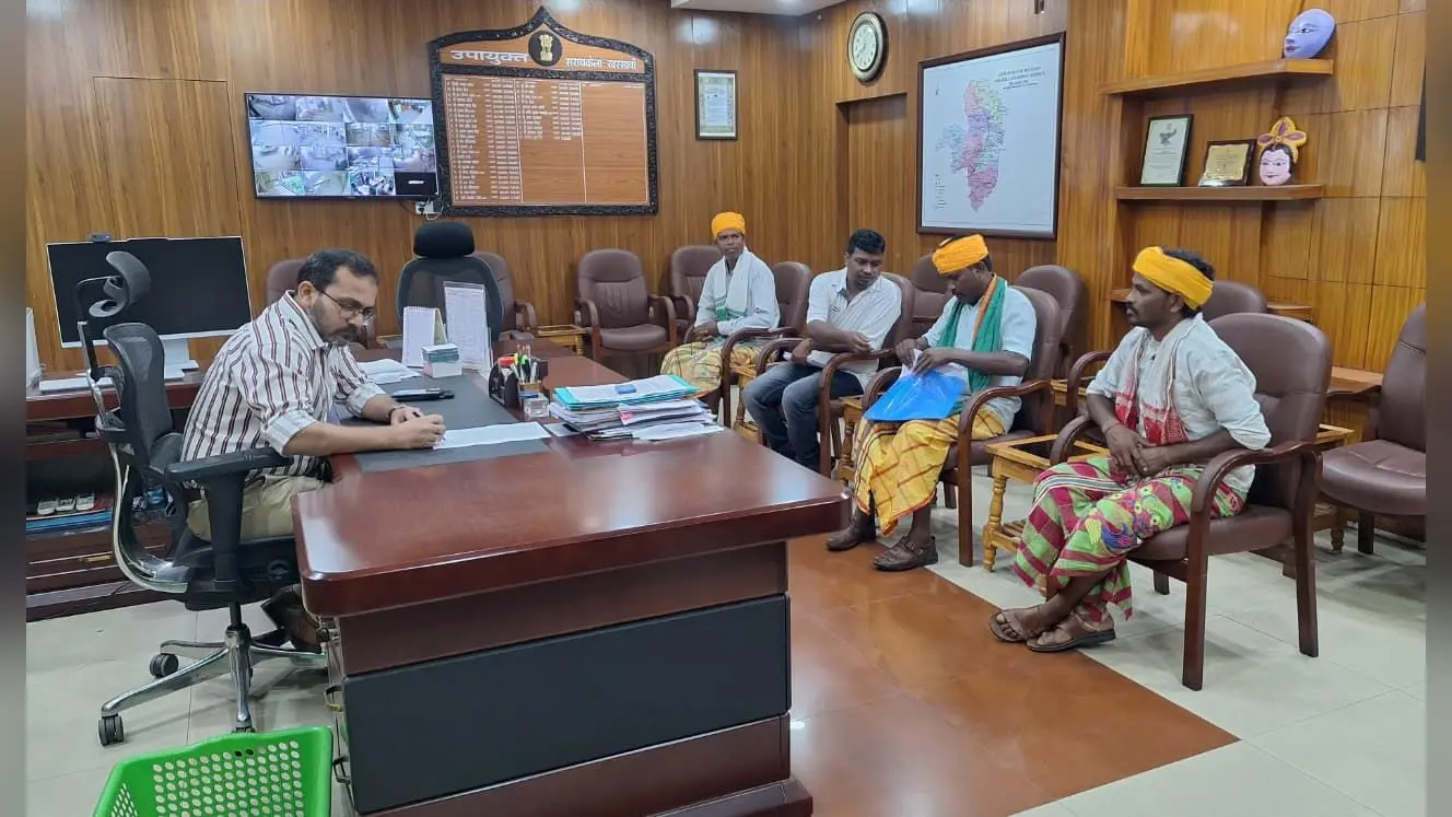 फोटो: लोगों की समस्याओं से अवगत होते | Prabhat Khabar Network फोटो: लोगों की समस्याओं से अवगत होते | Prabhat Khabar Network