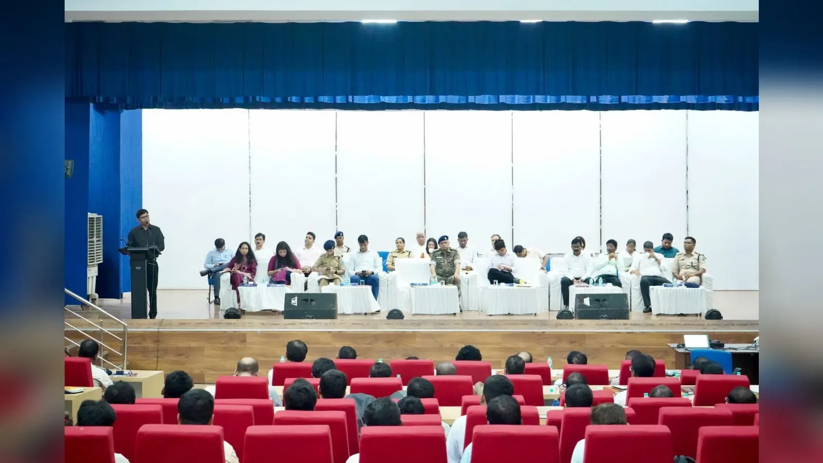 तस्वीर: 17 सीबीएस 33 संयुक्त बैठक में उपायुक्त पुलिस अधीक्षक व अन्य पदाधिकारी | Prabhat Khabar Network तस्वीर: 17 सीबीएस 33 संयुक्त बैठक में उपायुक्त पुलिस अधीक्षक व अन्य पदाधिकारी | Prabhat Khabar Network