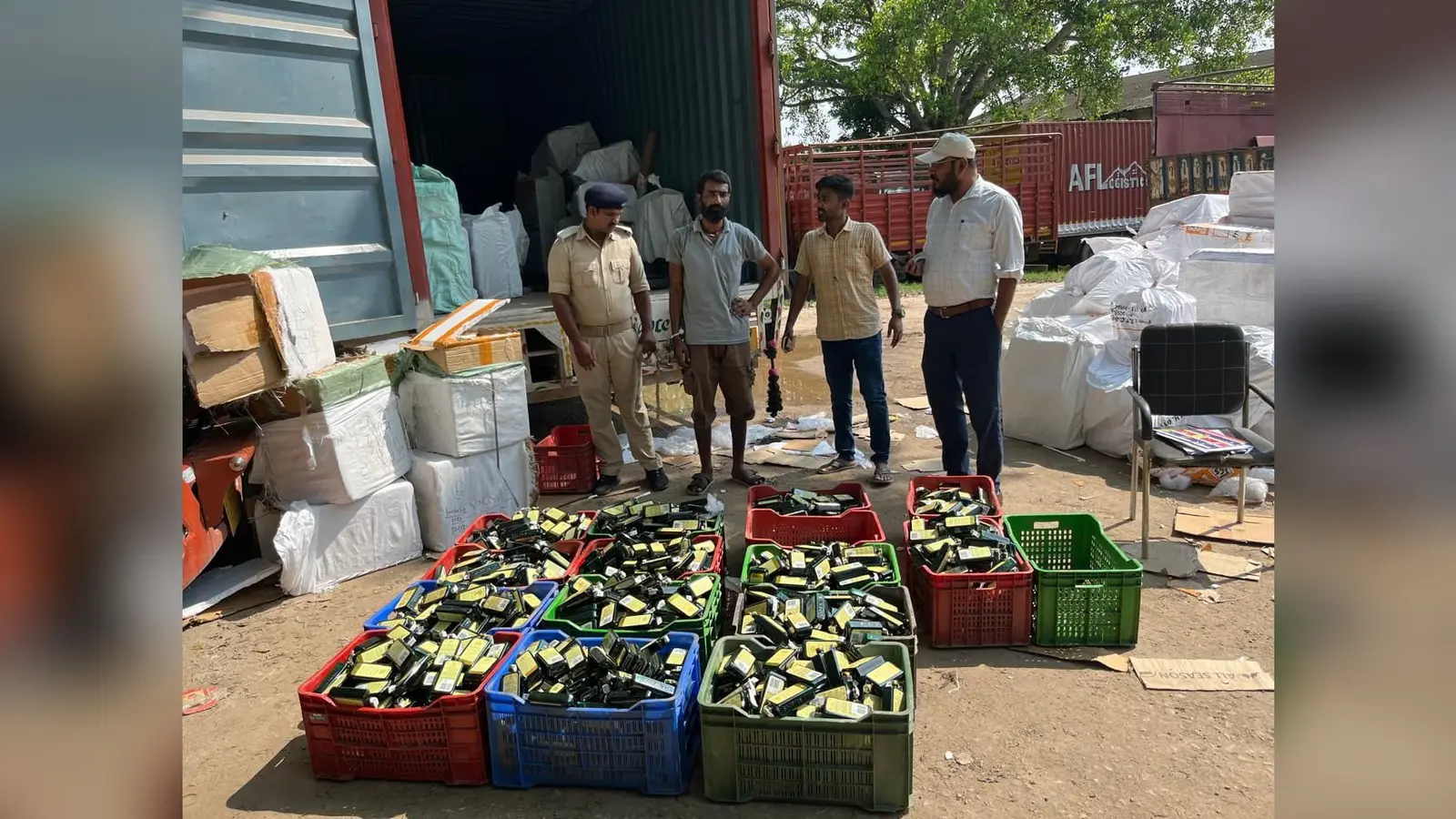 फोटो- पुलिस के कब्जे में शराब के साथ जब्त ट्रक व गिरफ्तार चालक | Prabhat Khabar Network फोटो- पुलिस के कब्जे में शराब के साथ जब्त ट्रक व गिरफ्तार चालक | Prabhat Khabar Network