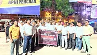 आगरा कैंट घटना के विरोध में गया जंक्शन पर स्टेशन मास्टर्स का कैंडल मार्च, सुरक्षा और कार्रवाई की मांग
