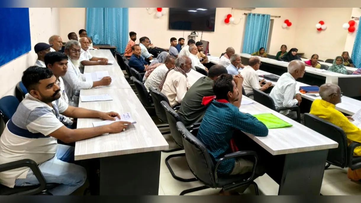 फ़ोटो कैप्शन-जन सुनवाई में पहुँचे फरियादी | Prabhat Khabar Network फ़ोटो कैप्शन-जन सुनवाई में पहुँचे फरियादी | Prabhat Khabar Network