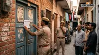 स्टेशनरी दुकानदार हत्याकांड में फरार तीन आरोपियों के घर इश्तहार चस्पा, पुलिस ने दी सरेंडर की चेतावनी