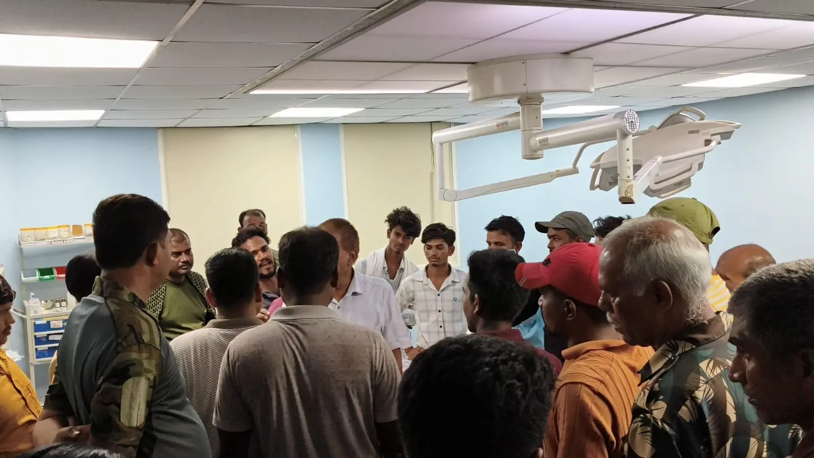 सदर अस्पताल में प्रसूता के मौत के बाद हंफामा रोते बिलखते परिजन | Prabhat Khabar Network सदर अस्पताल में प्रसूता के मौत के बाद हंफामा रोते बिलखते परिजन | Prabhat Khabar Network