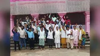 स्वास्थ्यकर्मियों ने सीएचसी में कार्य बहिष्कार कर दिया धरना