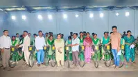 बोड़ाम प्रखंड के 13 विद्यालयों के 396 विद्यार्थियों को मिली साइकिल