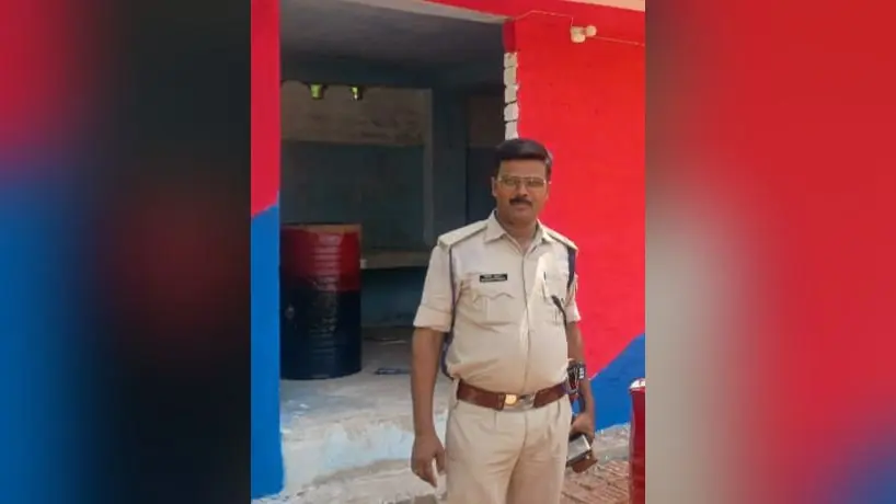 निरीक्षण करते थानाध्यक्ष सरैया | Prabhat Khabar Network निरीक्षण करते थानाध्यक्ष सरैया | Prabhat Khabar Network