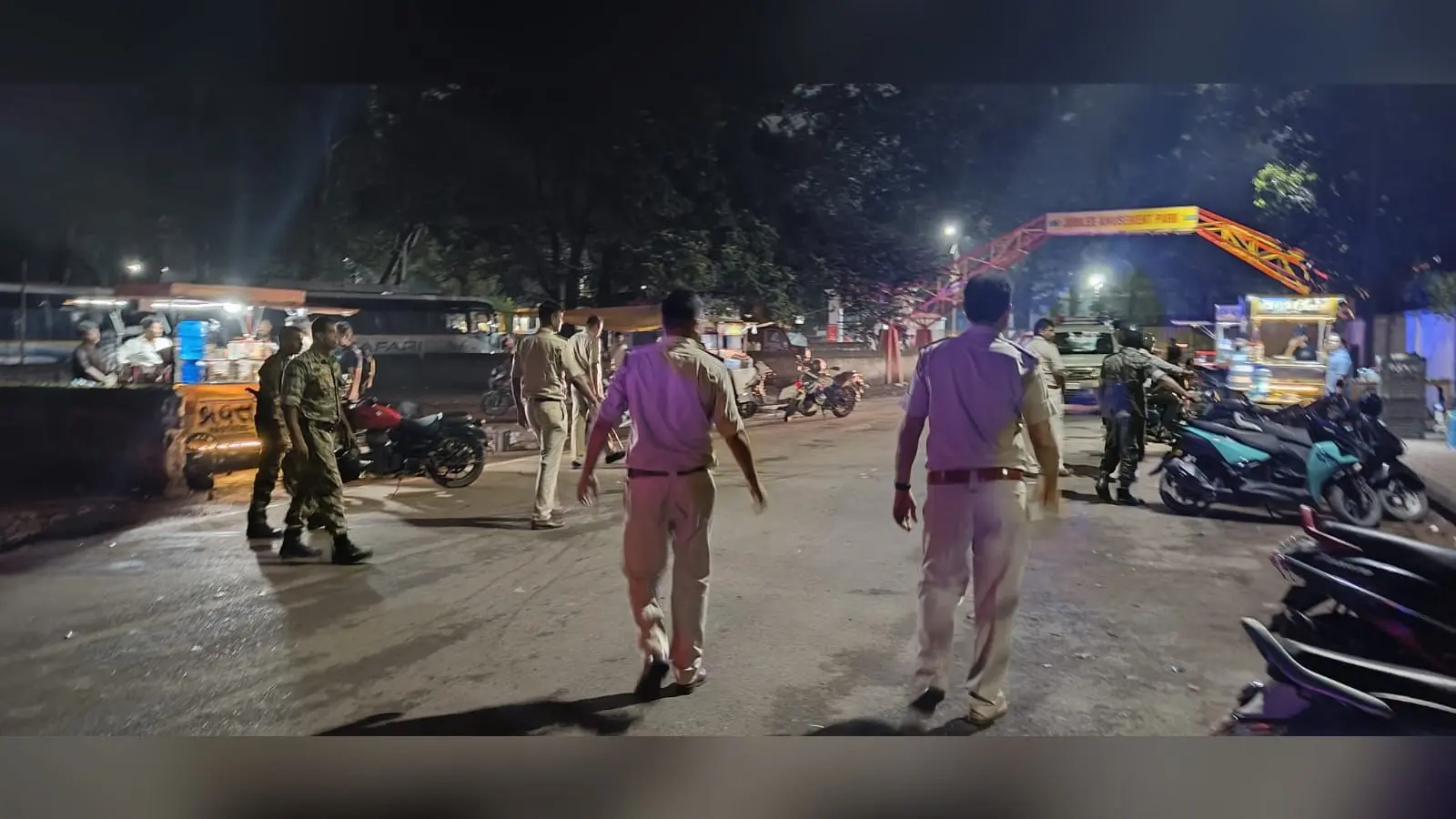 बिष्टुपुर: पुलिस ने अड्डेबाजी के खिलाफ चलाया अभियान, करायी उठक-बैठक | Prabhat Khabar Network बिष्टुपुर: पुलिस ने अड्डेबाजी के खिलाफ चलाया अभियान, करायी उठक-बैठक | Prabhat Khabar Network