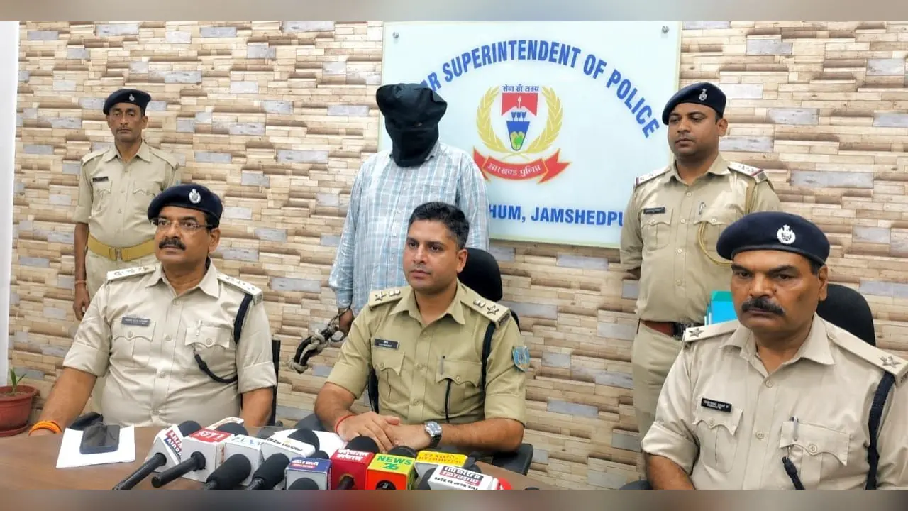 तीन करोड़ की साइबर ठगी में गिरफ्तार युवक | Prabhat Khabar Network तीन करोड़ की साइबर ठगी में गिरफ्तार युवक | Prabhat Khabar Network