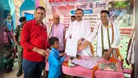 सारण में महादलित बच्चों के बीच जन्म प्रमाण पत्र वितरित, विधायक कृष्ण कुमार मंटू बोले— हर बच्चे को मिले पहचान और अधिकार