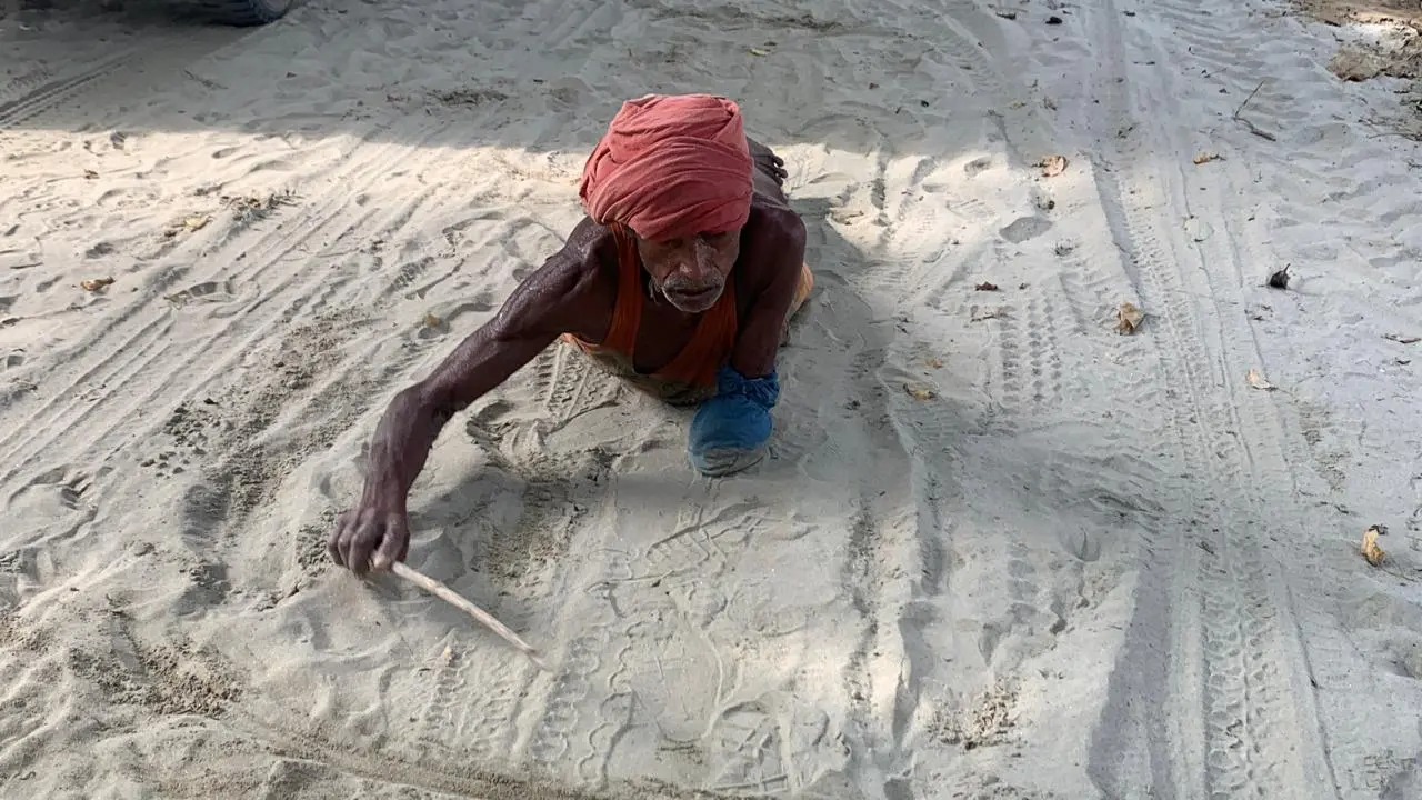 एक हाथ के बल दंड देते जा रहे कावरिया | Prabhat Khabar Network एक हाथ के बल दंड देते जा रहे कावरिया | Prabhat Khabar Network