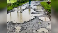 विकास की धीमी रफ्तार से सहमे ग्रामीण: मूसलाधार बारिश में 'तालाब' बनी पौआखाली-रसिया मुख्य सड़क