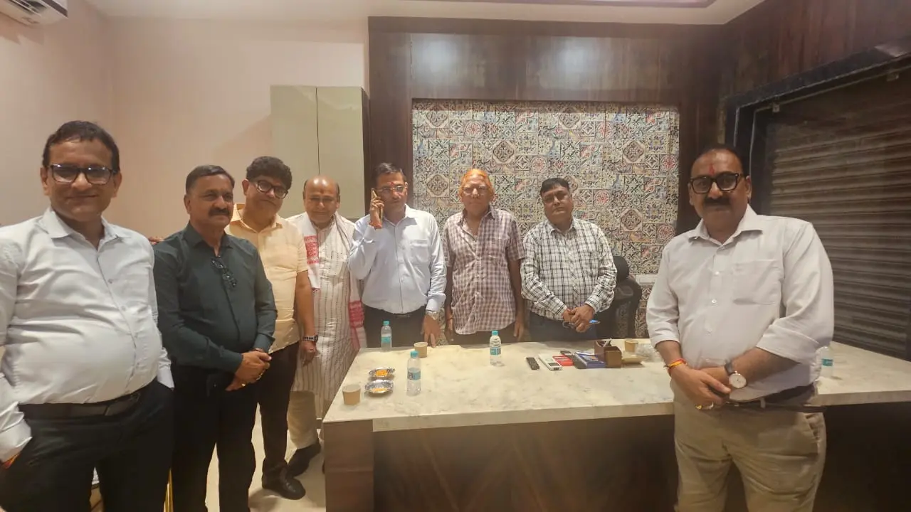 फोटो कैप्शन -:--- अखिल भारतवर्षीय माहेश्वरी महासभा के चुनाव को ले कर चुनाव प्रचार व जनसंपर्क कार्यक्रम में शामिल प्रत्याशी व समाज के लोग | Prabhat Khabar Network फोटो कैप्शन -:--- अखिल भारतवर्षीय माहेश्वरी महासभा के चुनाव को ले कर चुनाव प्रचार व जनसंपर्क कार्यक्रम में शामिल प्रत्याशी व समाज के लोग | Prabhat Khabar Network