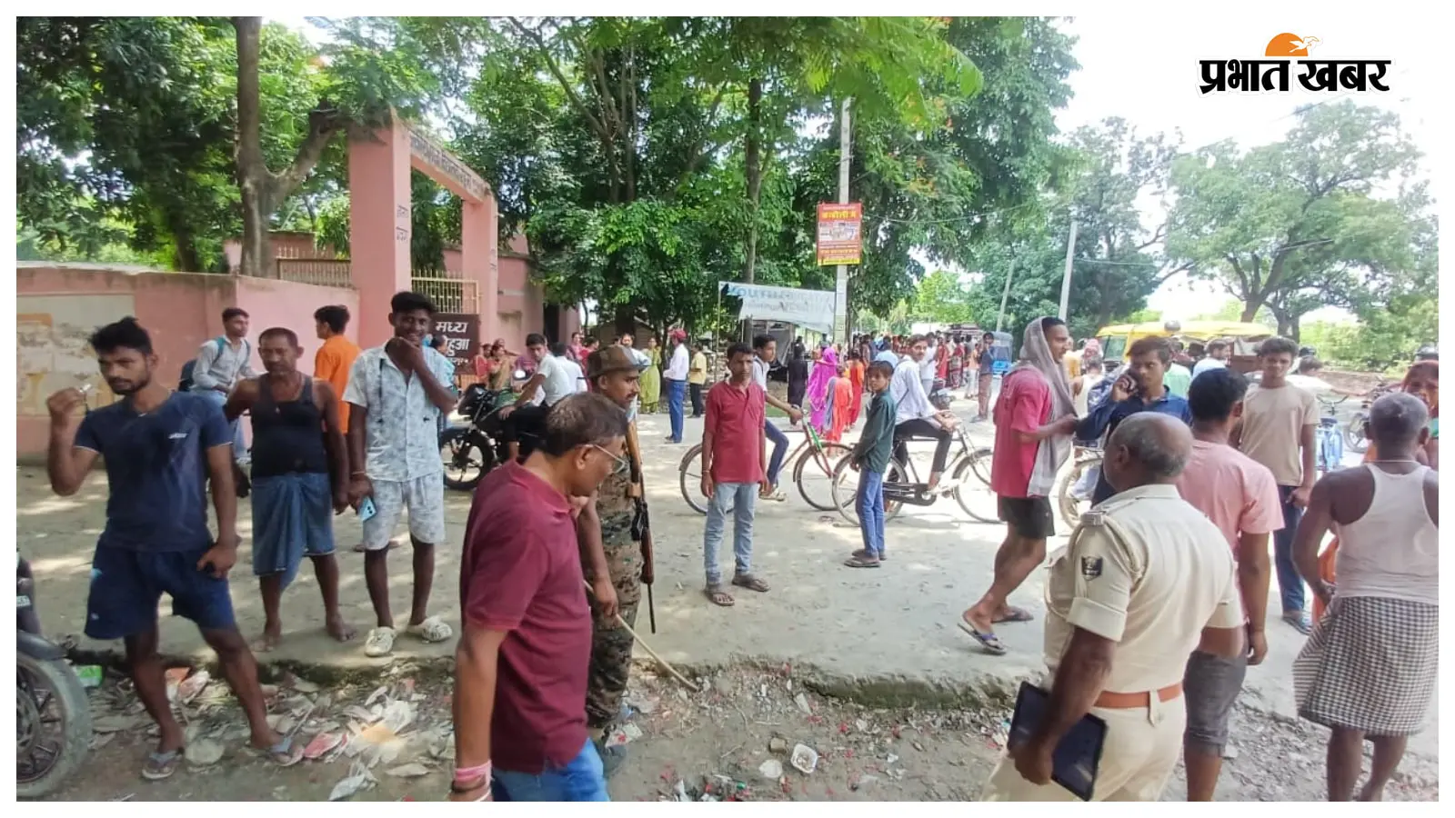 गैस ब्लास्ट के बाद सहमे बच्चे, स्कूल में उपस्थिति बेहद कम गैस ब्लास्ट के बाद सहमे बच्चे, स्कूल में उपस्थिति बेहद कम