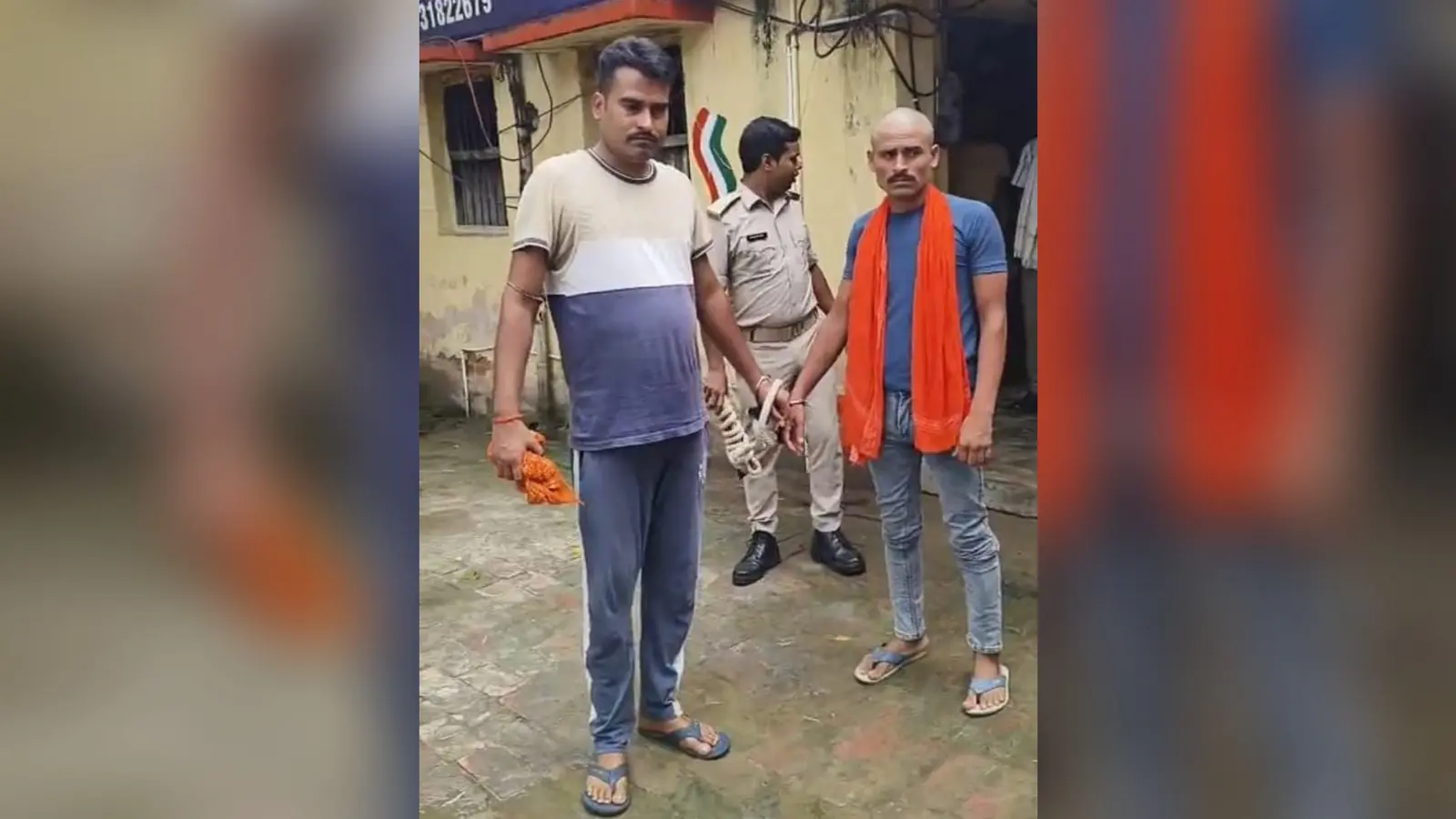 फोटो कैप्शन- शराब तस्कर को कोर्ट ले जाती पुलिस | Prabhat Khabar Network फोटो कैप्शन- शराब तस्कर को कोर्ट ले जाती पुलिस | Prabhat Khabar Network