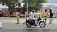 जमुई में स्टेडियम के पास चला वाहन जांच अभियान, नियम तोड़ने वालों से वसूला गया 55 हजार रुपये जुर्माना
