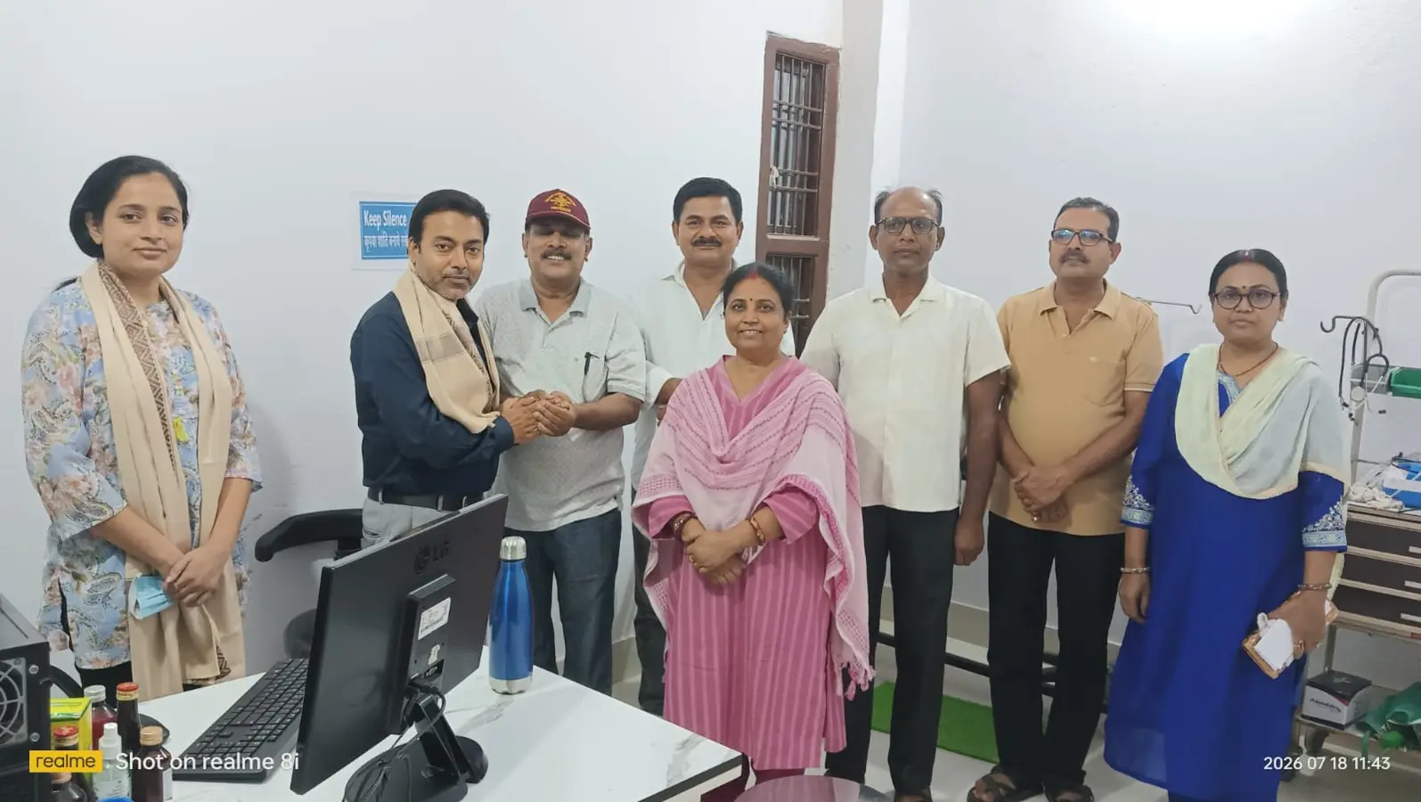 इसीएचएस में मौजूद नवपदस्थापित चिकित्सक गण के साथ पूर्व सैनिक. | Prabhat Khabar Network इसीएचएस में मौजूद नवपदस्थापित चिकित्सक गण के साथ पूर्व सैनिक. | Prabhat Khabar Network