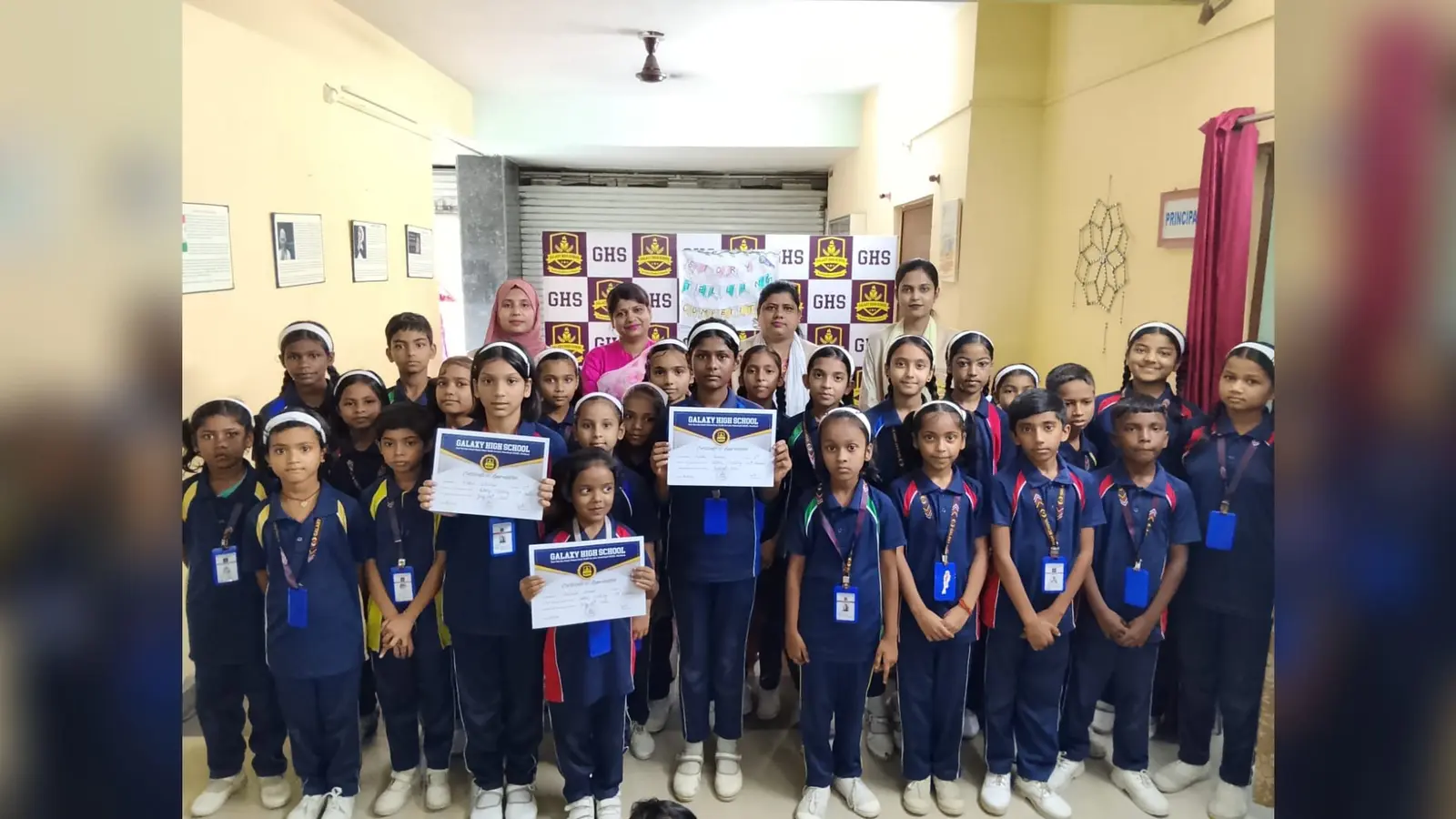 कार्यक्रम में शामिल बच्चे व प्राचार्य डॉ अनन्या सिंह | Prabhat Khabar Network कार्यक्रम में शामिल बच्चे व प्राचार्य डॉ अनन्या सिंह | Prabhat Khabar Network