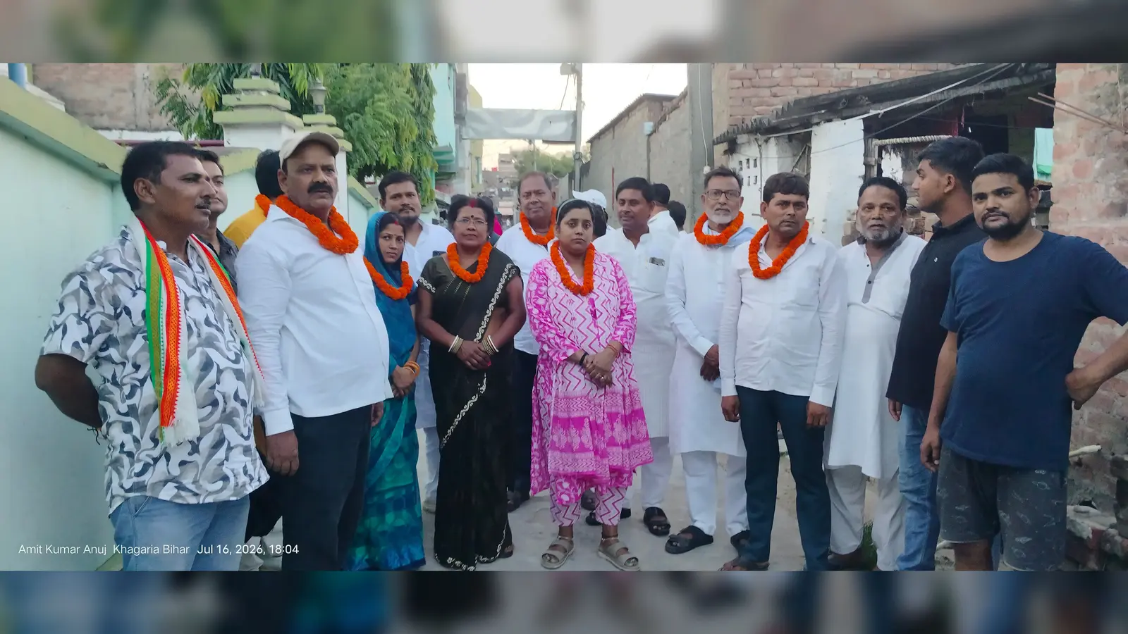 शहर में नाला का शिलान्यास करते नगर सभापति रचना कुमारी | Prabhat Khabar Network शहर में नाला का शिलान्यास करते नगर सभापति रचना कुमारी | Prabhat Khabar Network