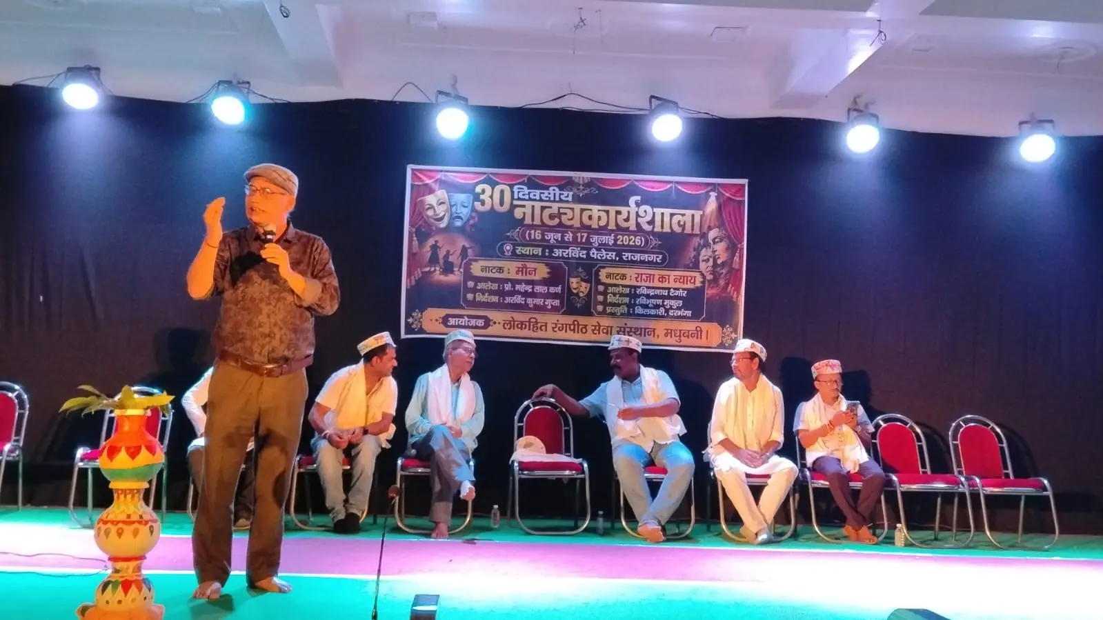 कार्यक्रम में शामिल नाटक कार व साहित्यकार | Prabhat Khabar Network कार्यक्रम में शामिल नाटक कार व साहित्यकार | Prabhat Khabar Network